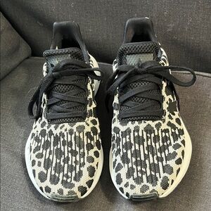 Adidas Women Swift Run Leopard Knit Sneakers Size 7